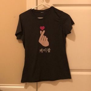 Grey finger heart shirt